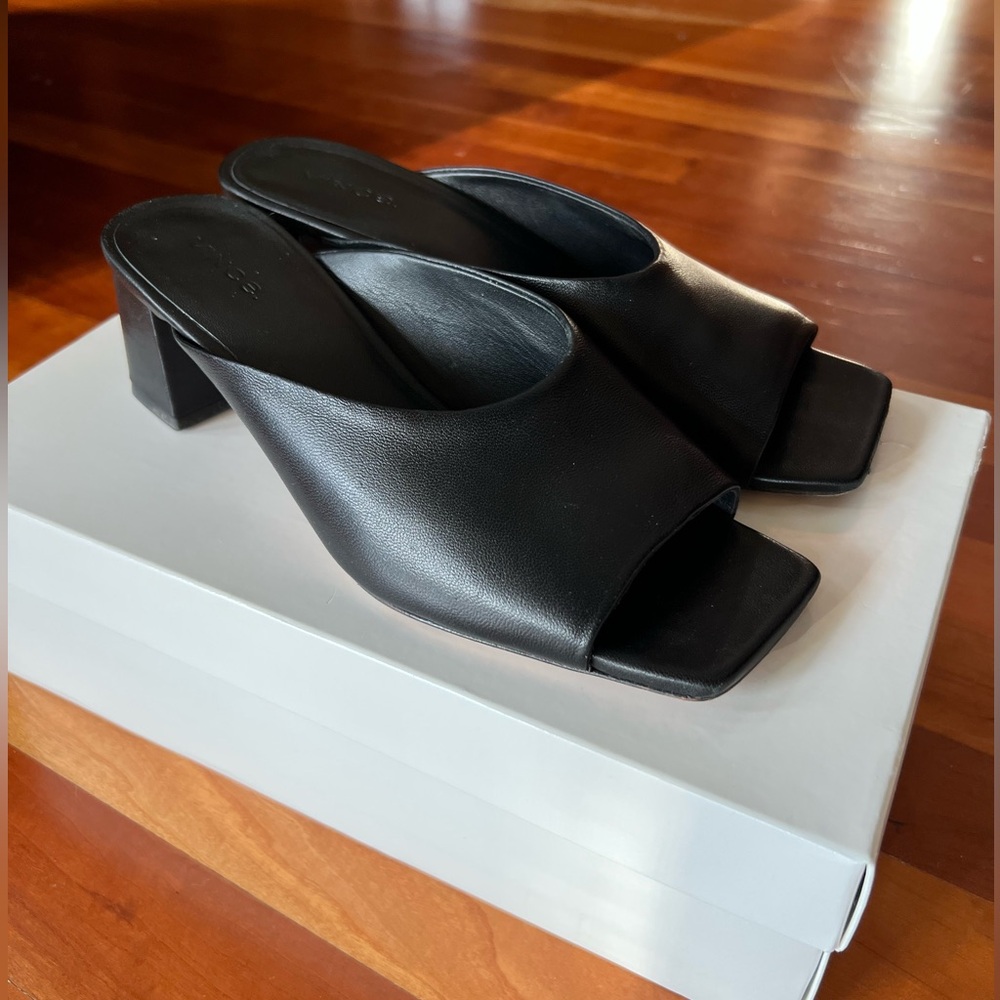 Vince Elizabeth Sandal Black